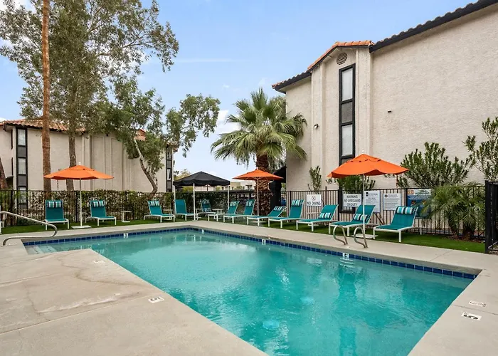 Apartment Luxury Retreat Pool Gym Wifi *
